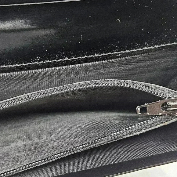 Interlocking G Vernis BiFold Long Wallet - Picture 12 of 15